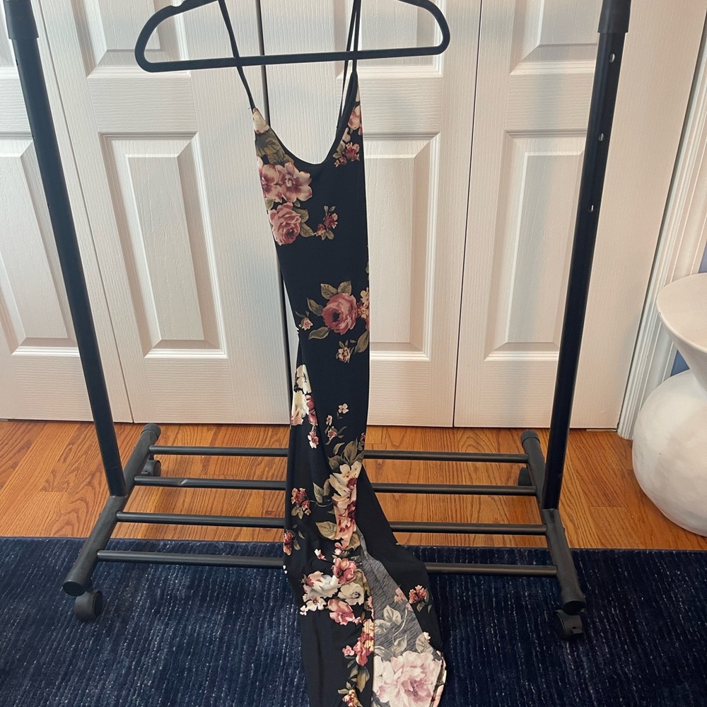Long dress, fitted, slit on side